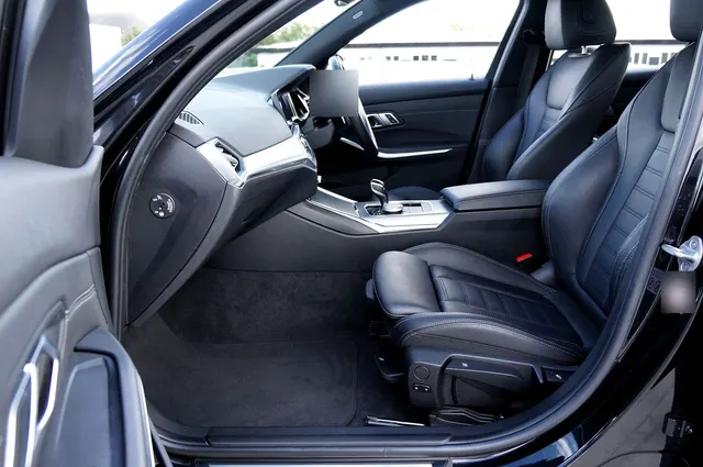 Premium sedan deri koltuklu iç mekân
