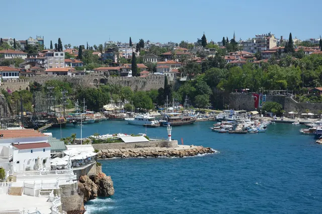 Antalya Kaleiçi limanı ve eski şehir